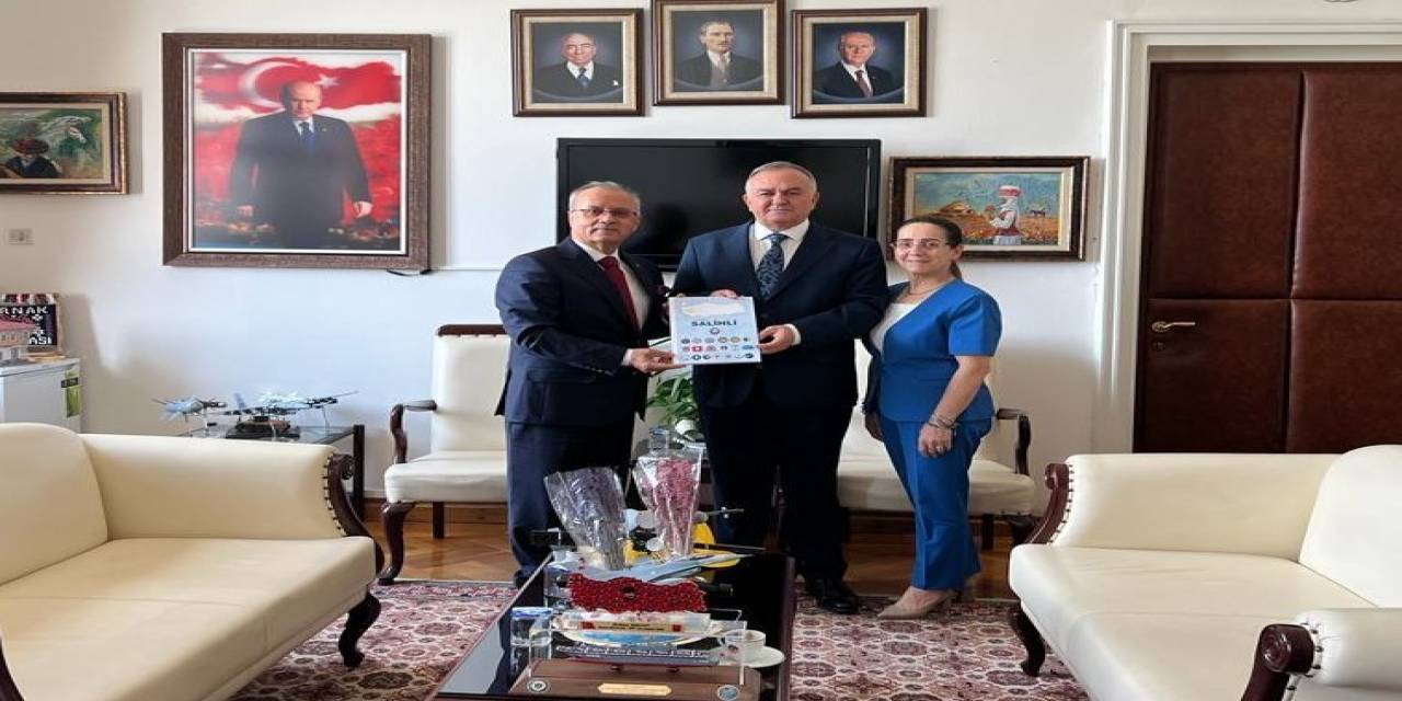 Başkan Kayda, Salihli’nin ’il Olma’ Talebi Dosyasını Bahçeli’ye Teslim Etti