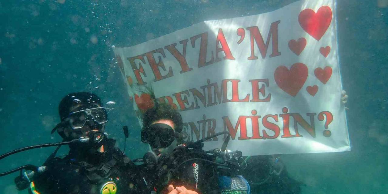 Yalova’da Su Altında Romantik Evlilik Teklifi