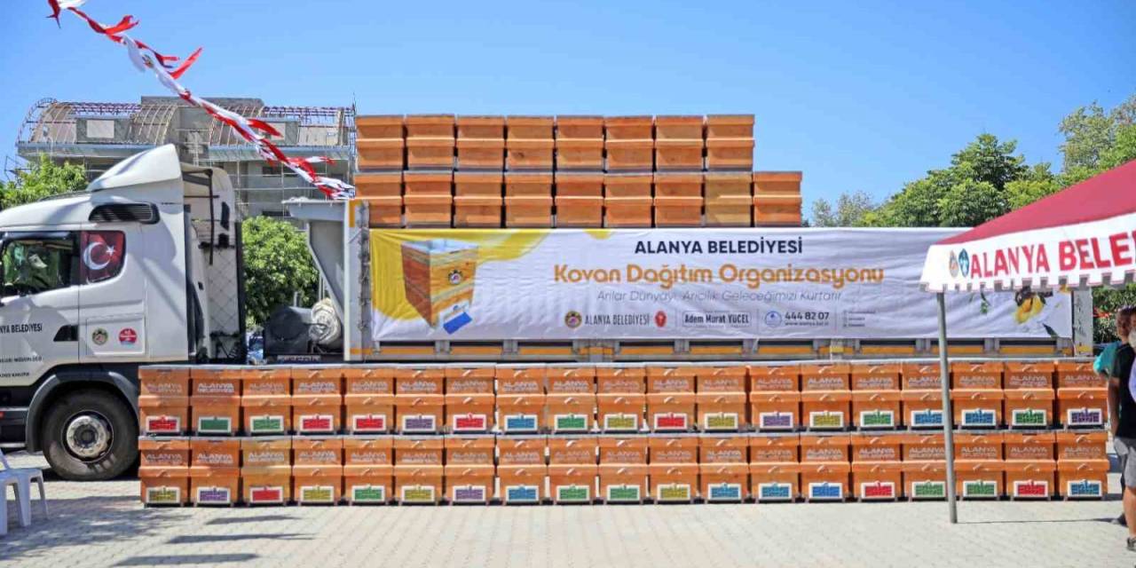 Başkan Yücel’den Arı Üreticilerine Kovan Desteği