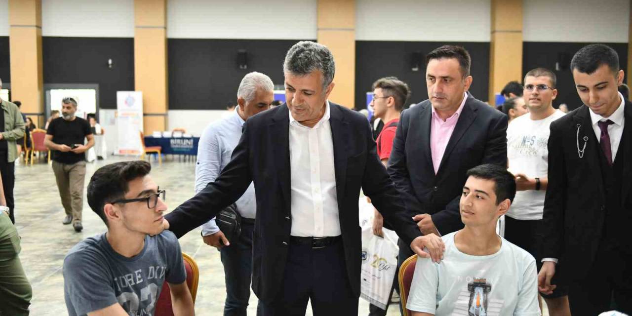 Esenyurt Belediye Başkanı Bozkurt, "gençlere Her Türlü Desteği Sağlıyoruz"