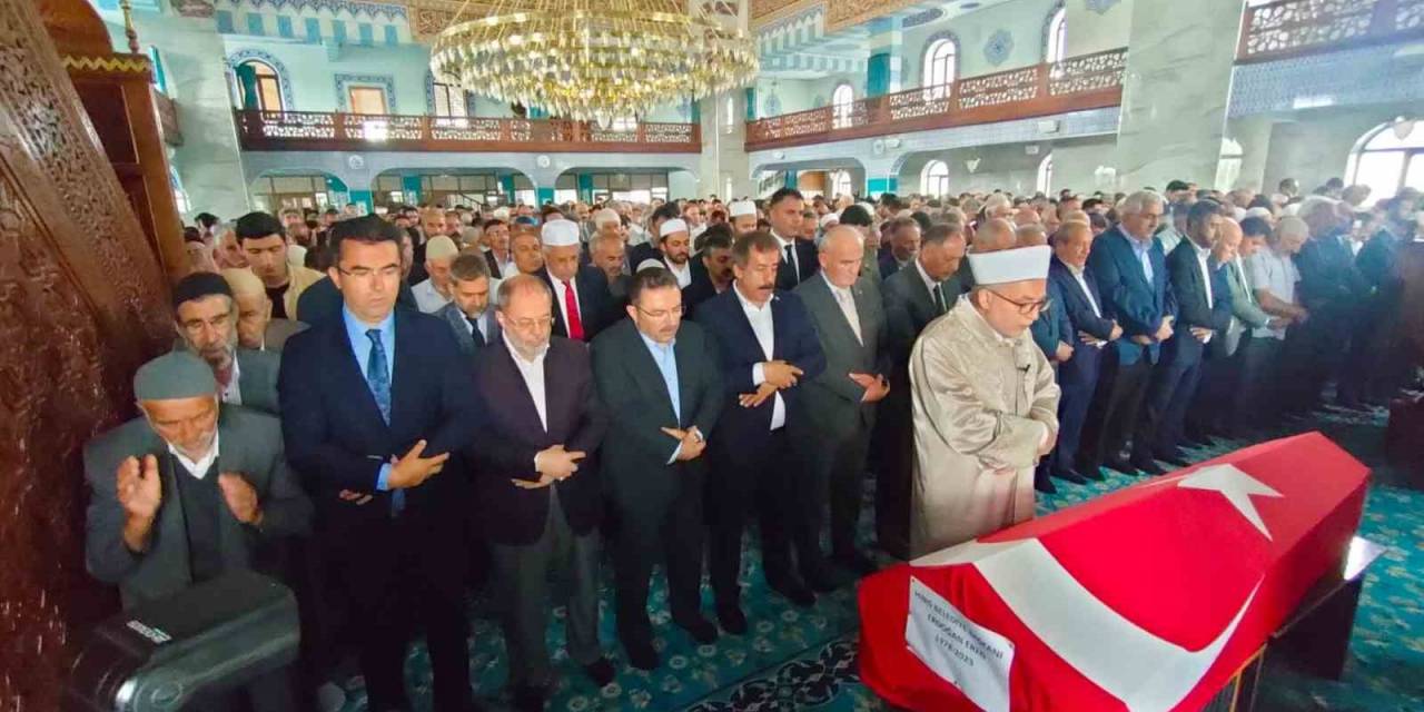 Hınıs Belediye Başkanı Erdoğan Eren Gözyaşı Ve Dualarla Uğurlandı