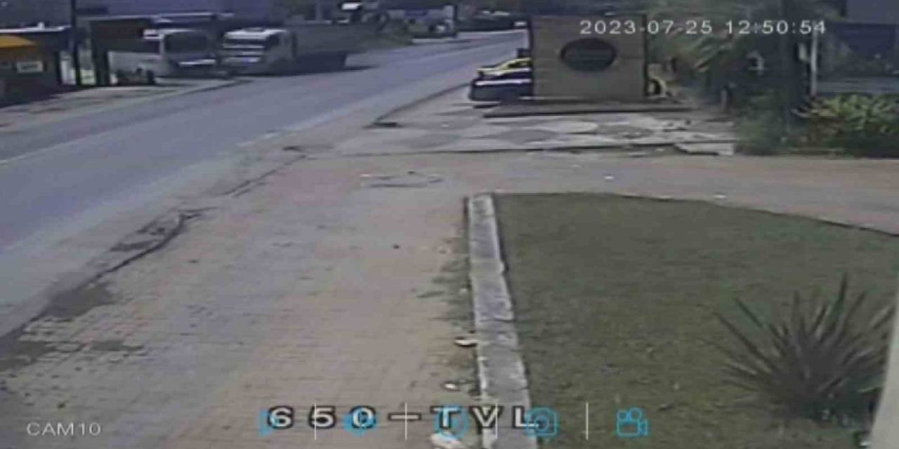 7 Kişinin Yaralandığı Kaza Kameraya Yansıdı