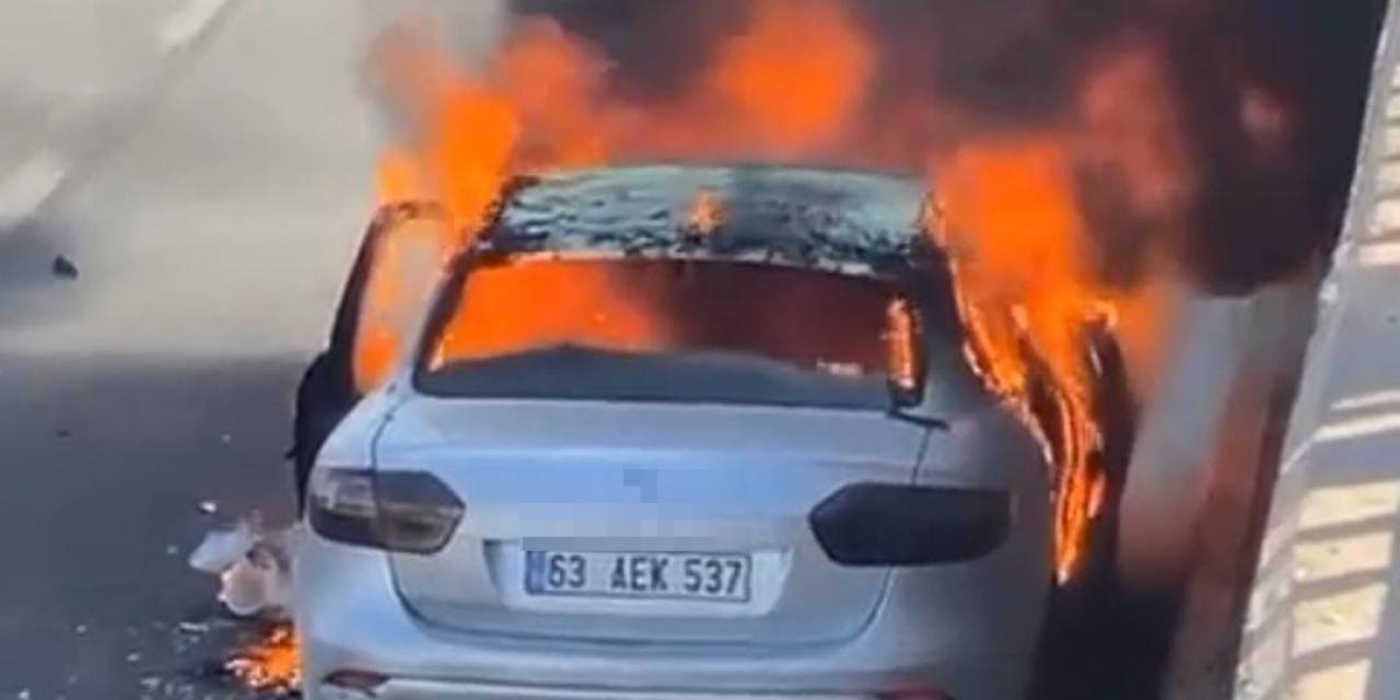 Şanlıurfa’da Seyir Halindeki Otomobil Alev Topuna Döndü