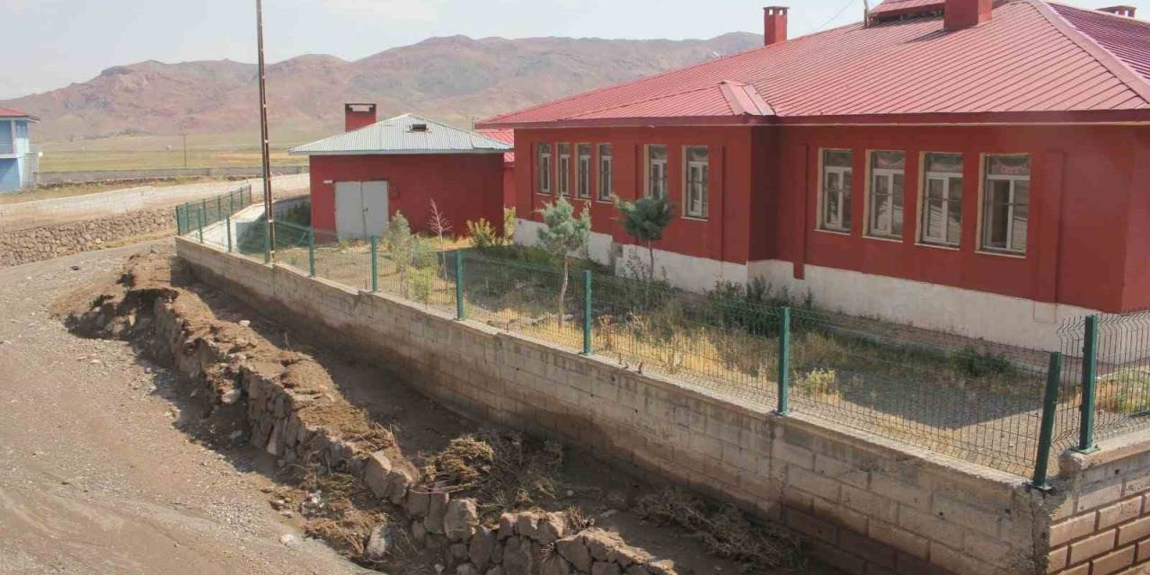 Doğubayazıt’ta Sel Felaketinin Ardından Eğitim Kurumları İncelendi