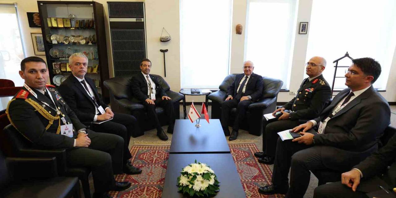 Milli Savunma Bakanı Güler, Uluslararası Savunma Sanayii Fuarı’nda Görüşmeler Gerçekleştirdi