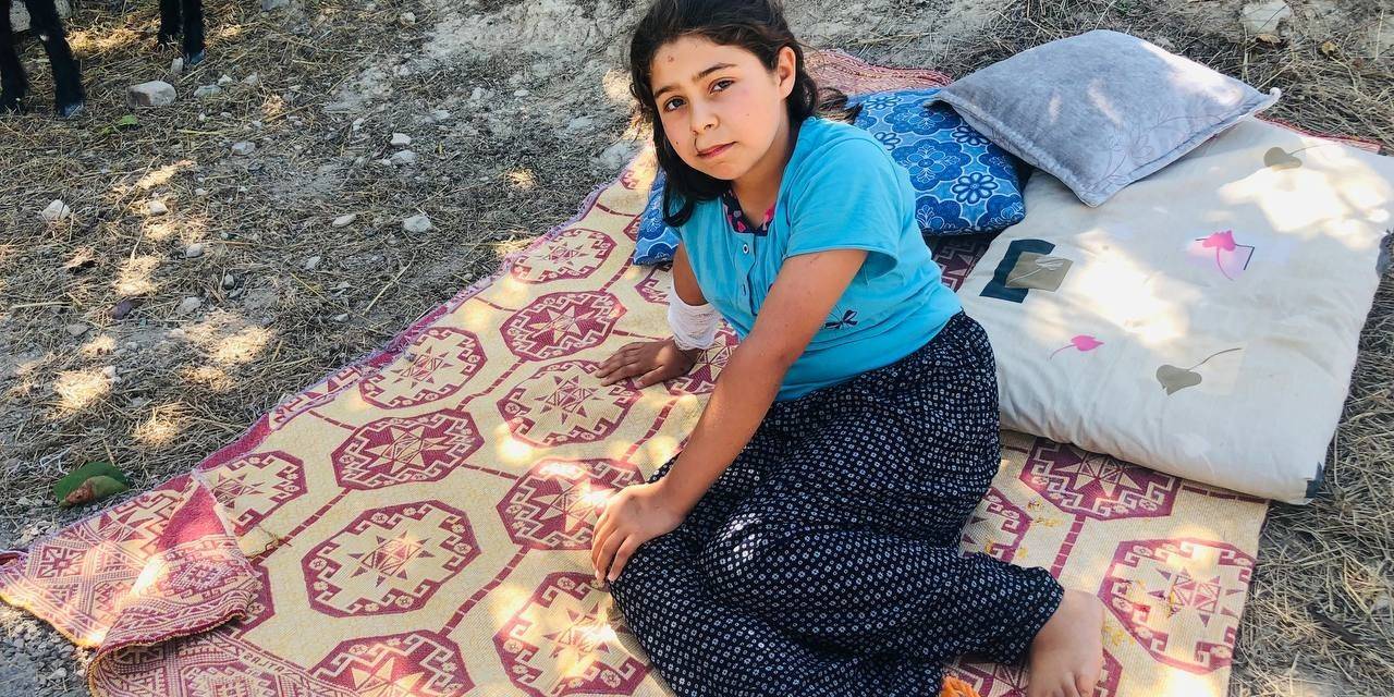 Depremde Evde Kalan Kardeşlerini Kurtarırken Yaralandı