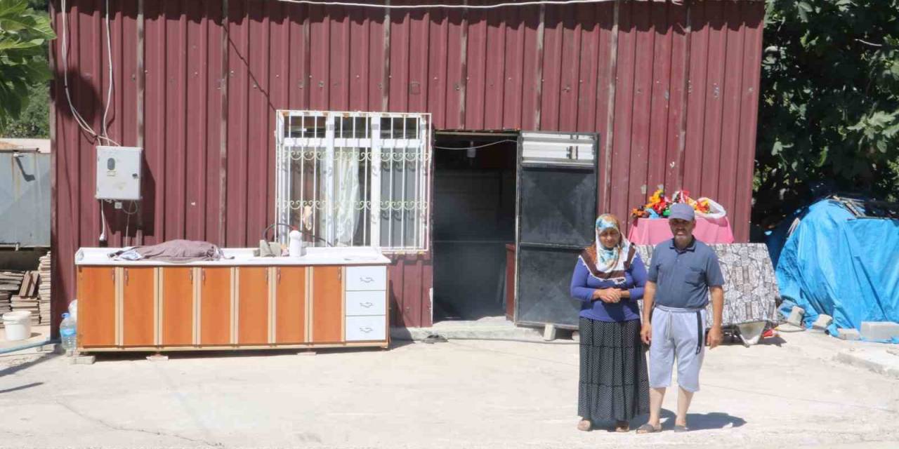 Depremzede Gazi Ve Eşinin Tek Dileği, Memleketlerinde Yaşıyor Olduklarını Kanıtlamak