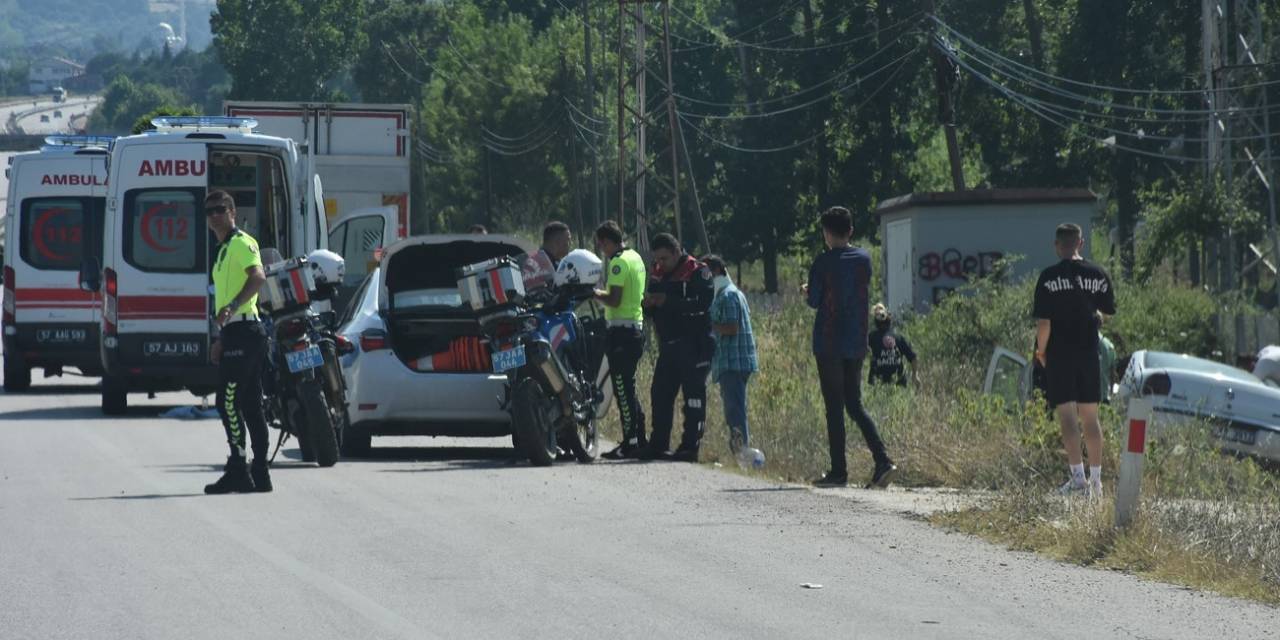 Otomobil Su Kanalına Sürüklendi: 7 Yaralı