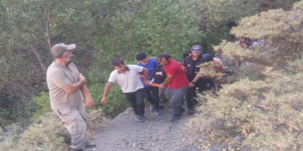 Piknikte Ayağı Kırılan Kadını Afad Ve Umke 2 Kilometre Sedyeyle Taşıdı