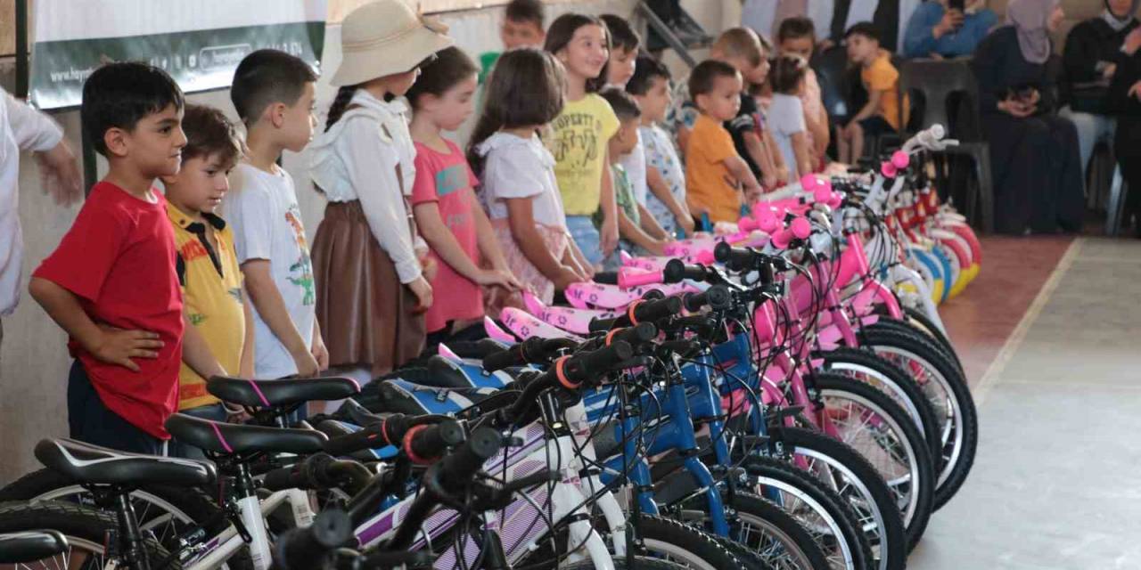 Kahramanmaraş’ta Yetim Çocuklarına Bisiklet Hediyesi