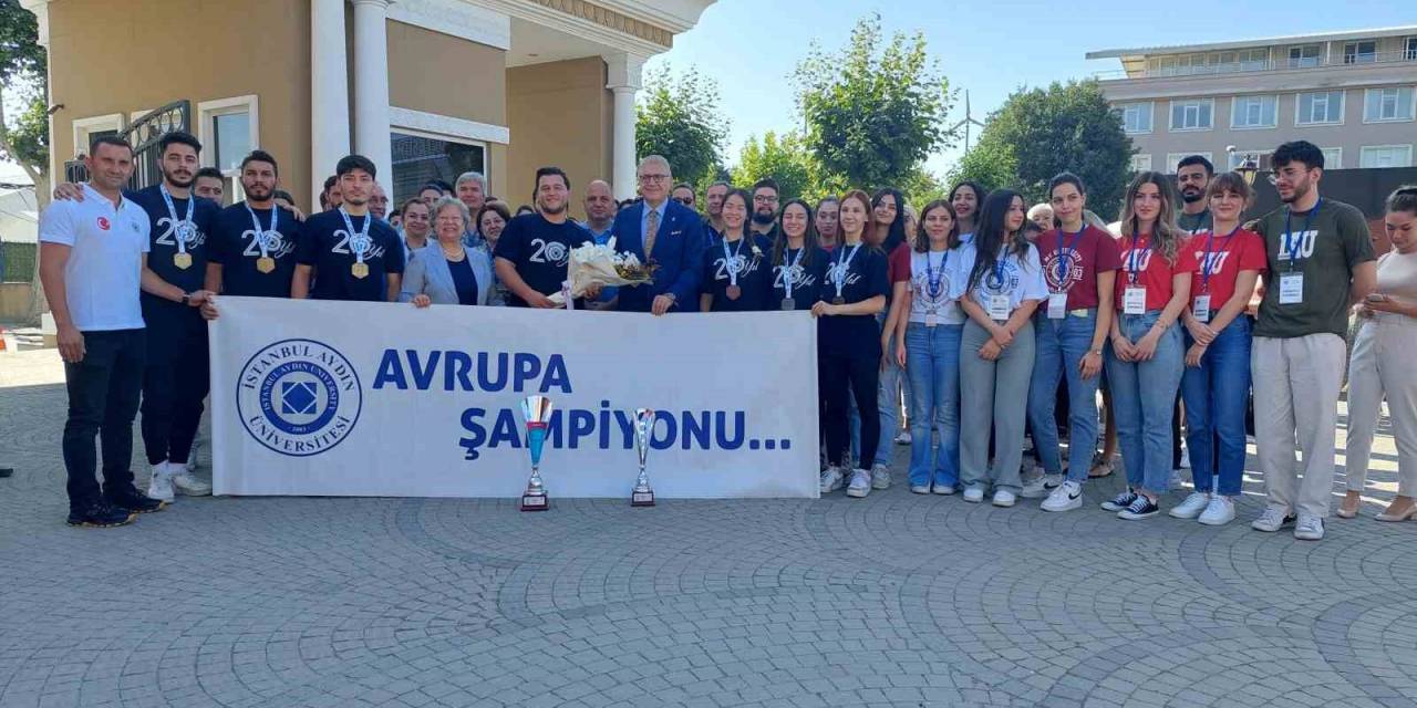 Dövüş Sporlarında Avrupa Şampiyonluğu Getiren Gençlere Gurur Karşılaması