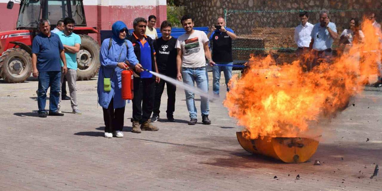 Bilecik’te ’afet Farkındalık, Yangın Farkındalık, Deprem Anı, Yangın Söndürme Eğitimi’ Verilerek, ’tahliye Tatbikatı’ Yapıldı
