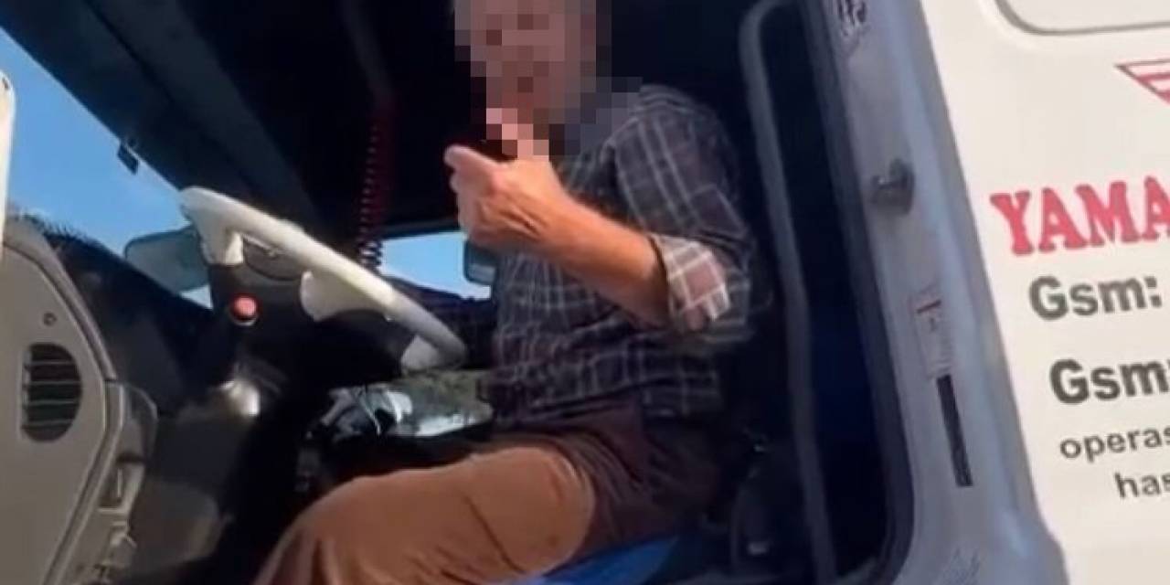 İstanbul’da Yaşanan Trafik Kavgaları Kamerada: Kimi Plakasını Söktü Kimi Tutanak Tutmadan Kaçtı