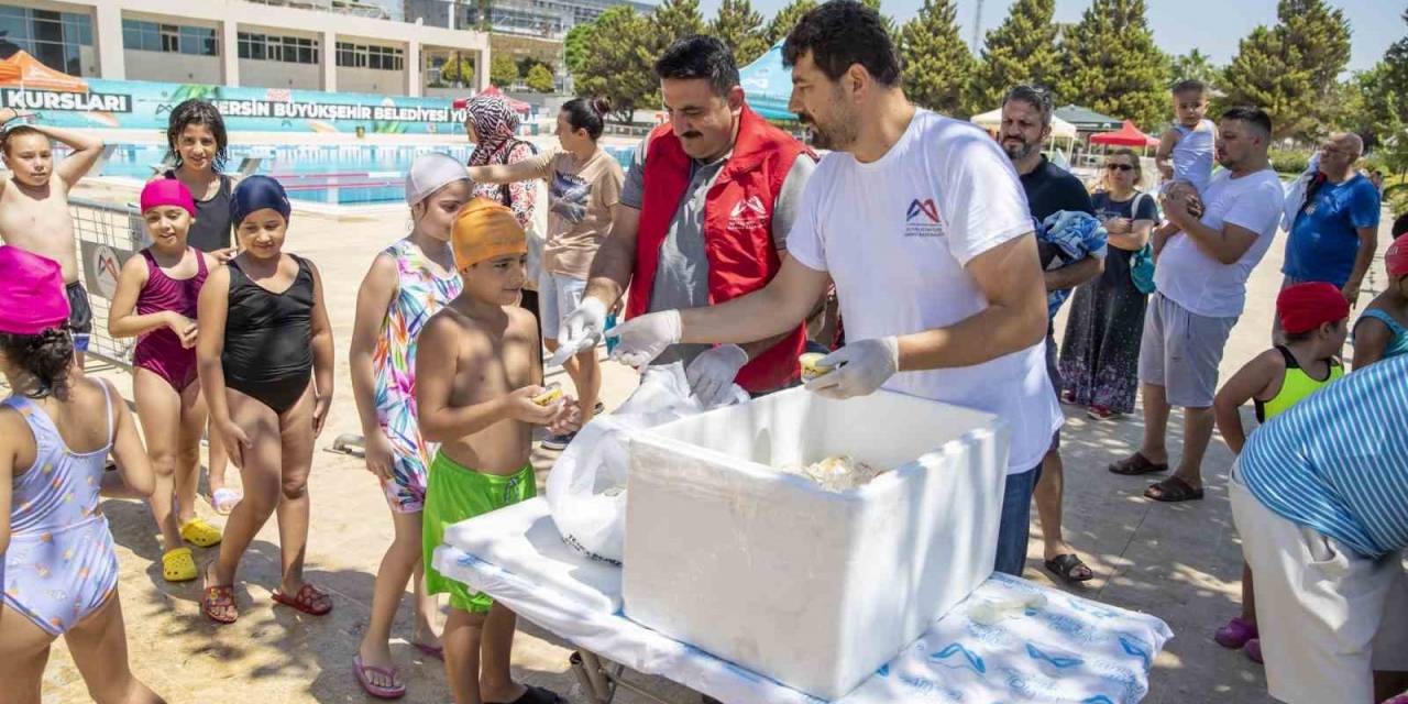 Yüzme Kursu Öğrencilerine Limonlu Dondurma Sürprizi