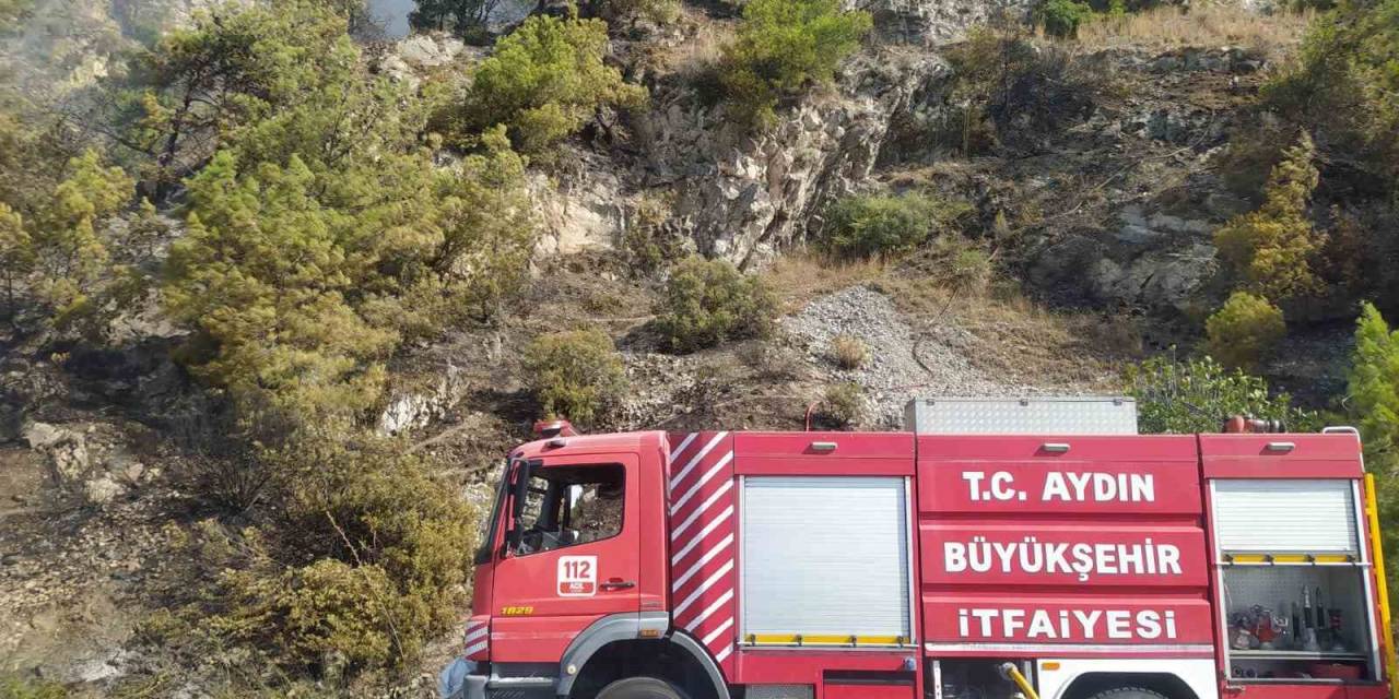 Söke’deki Yangında İtfaiye Ekipleri Alevlerle Mücadele Etti