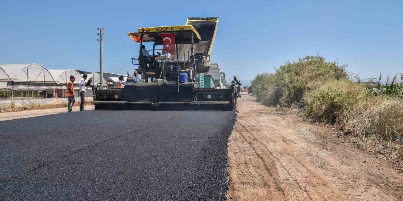 Kepez ‘in Asfalt Çalışması Sıcak Havada Dahi Durmuyor