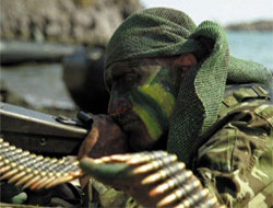 Komando intihar etti