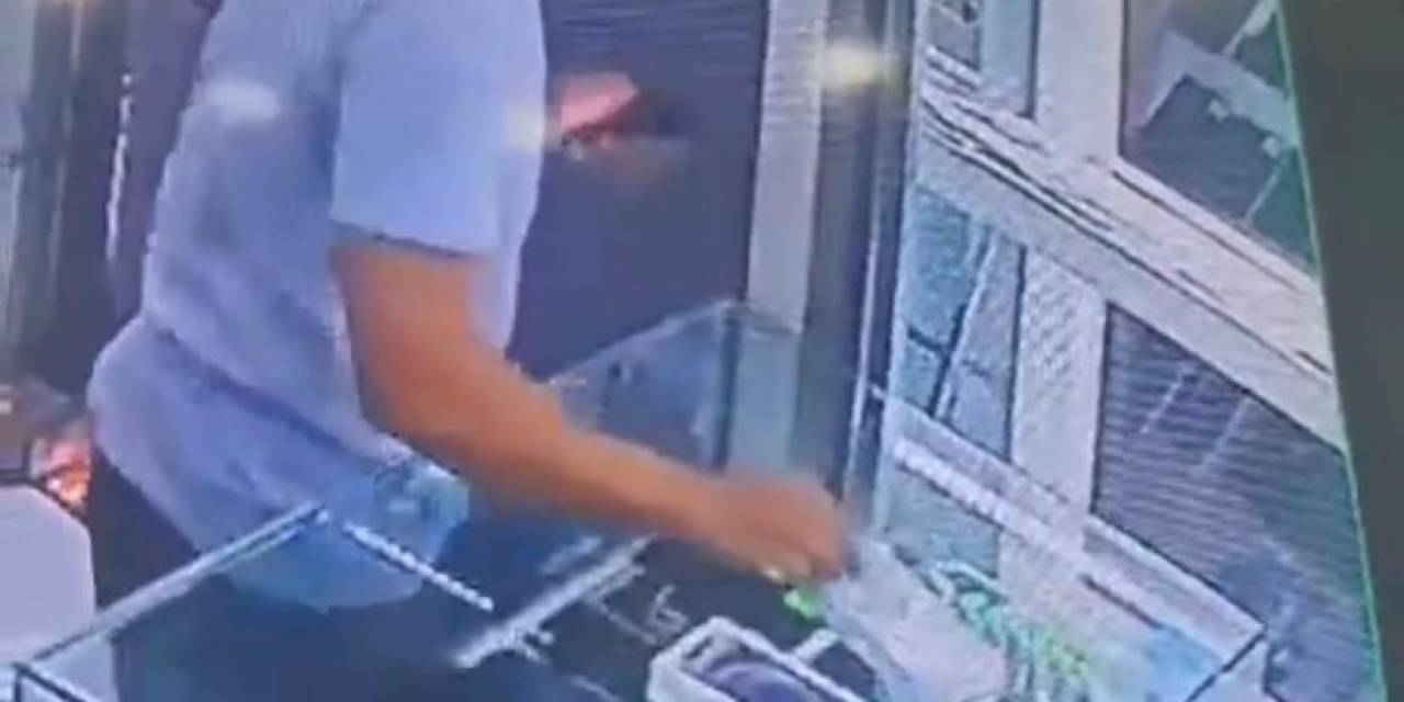 Fatih’te İncelediği Telefonu Alıp Kaçan Şüpheli Kamerada