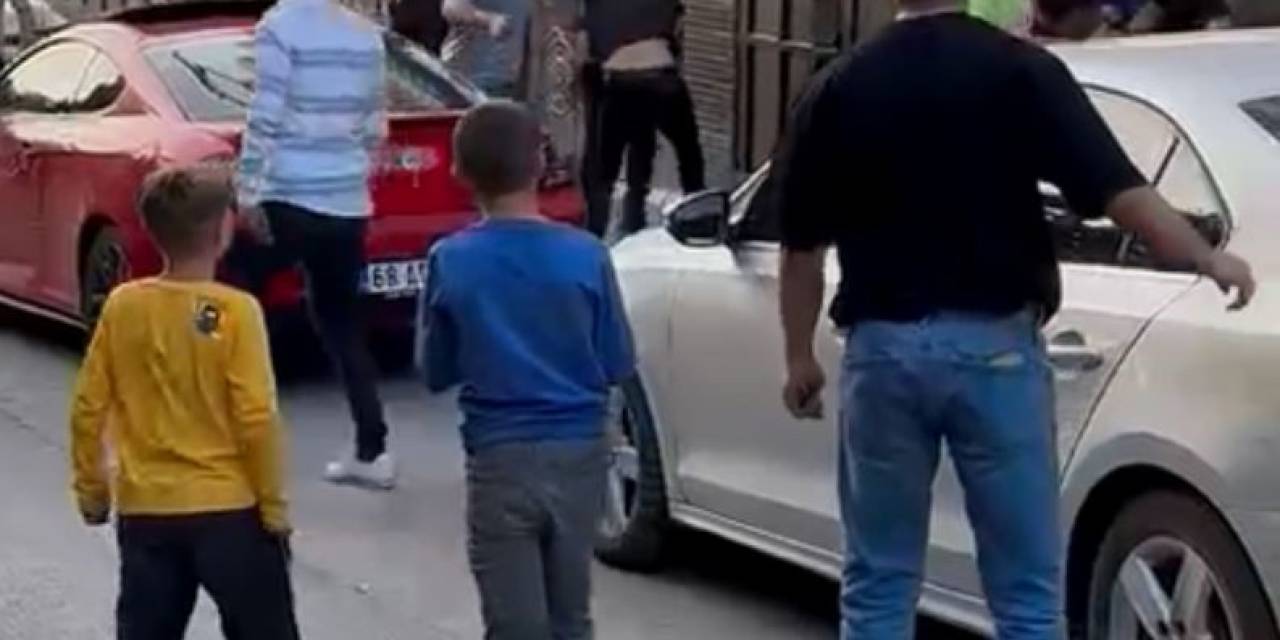 Aksaray’da Taşlı Yumruklu Kavga Kameraya Yansıdı