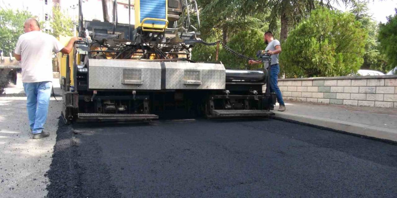 Asfalt İşçilerinin "180 Derece Sıcakla" Mücadelesi