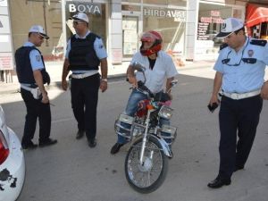 Niksar’da Motosiklet Sürücülerine Kask Uyarısı