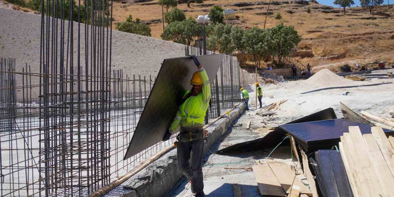 Zerzevan Kalesi “ziyaretçi Karşılama Merkezi”nde Çalışmalar Sürüyor