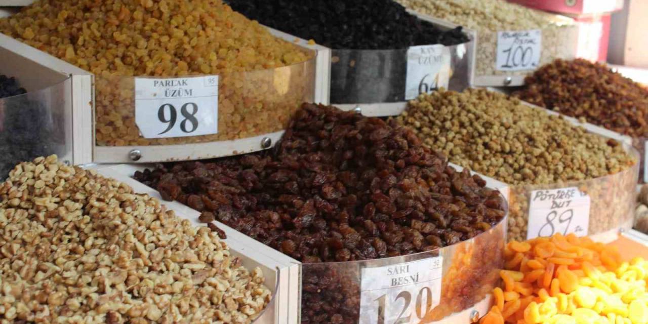 Vatandaşların Aşure Malzemesi Alışverişi Başladı