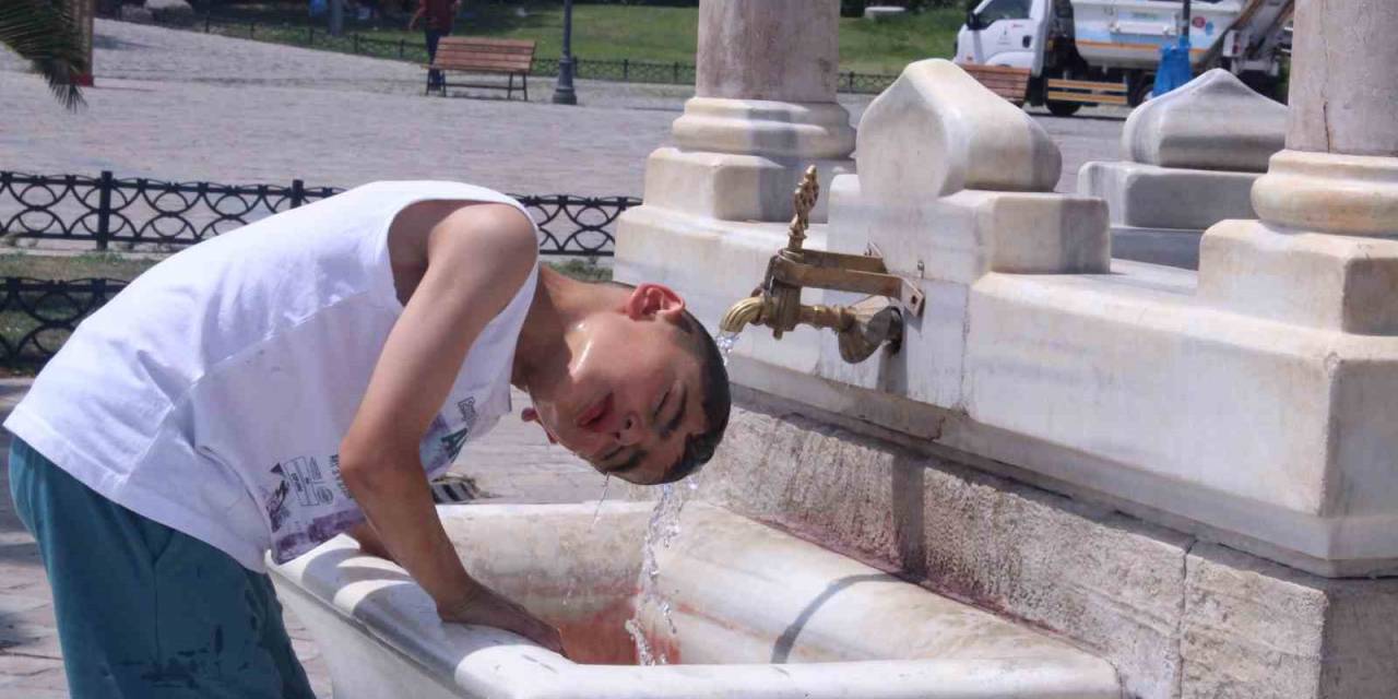 İzmir, Yılın En Sıcak Gününü Yaşıyor