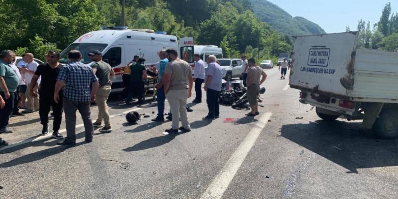Kamyonetle Çarpışan Motosiklet Sürücüsü Yaralandı