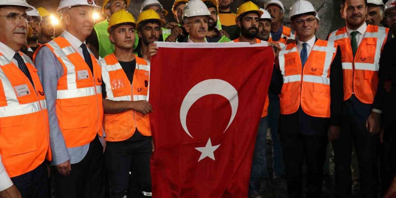 Bakan Uraloğlu: "dünyanın Gıptayla Baktığı Projeleri Başarıyla Tamamladık Ve Hayata Geçirdik"