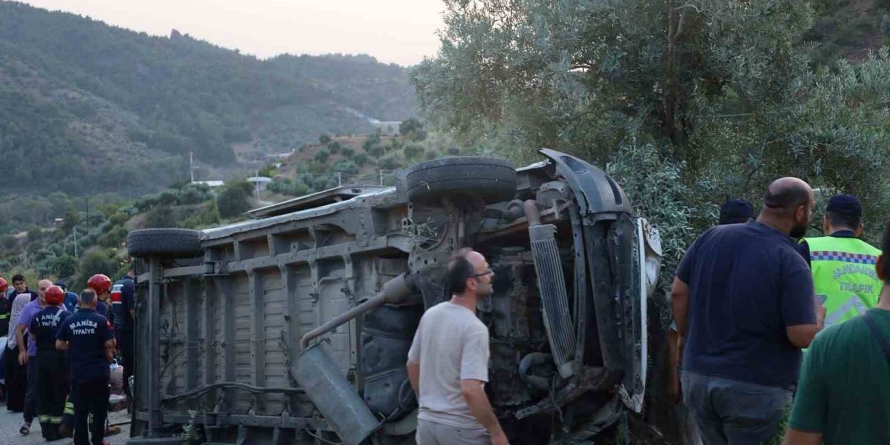 Öğrencileri Taşıyan Minibüs Şarampole Devrildi: 20 Yaralı