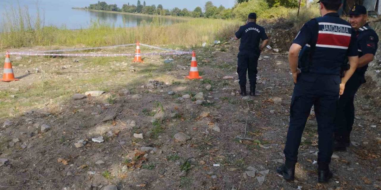 Gölün İçinde Patlamamış El Bombası Bulundu