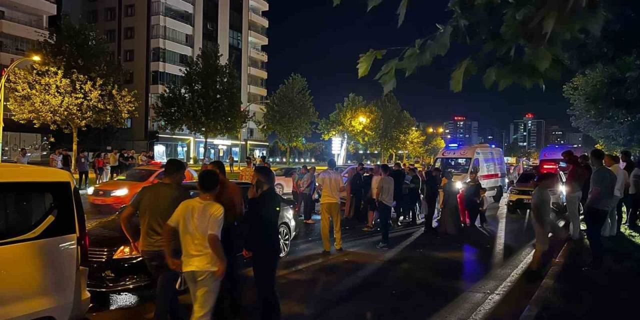 Düğün Konvoyunda 3 Araç Kazaya Karıştı: 3 Yaralı
