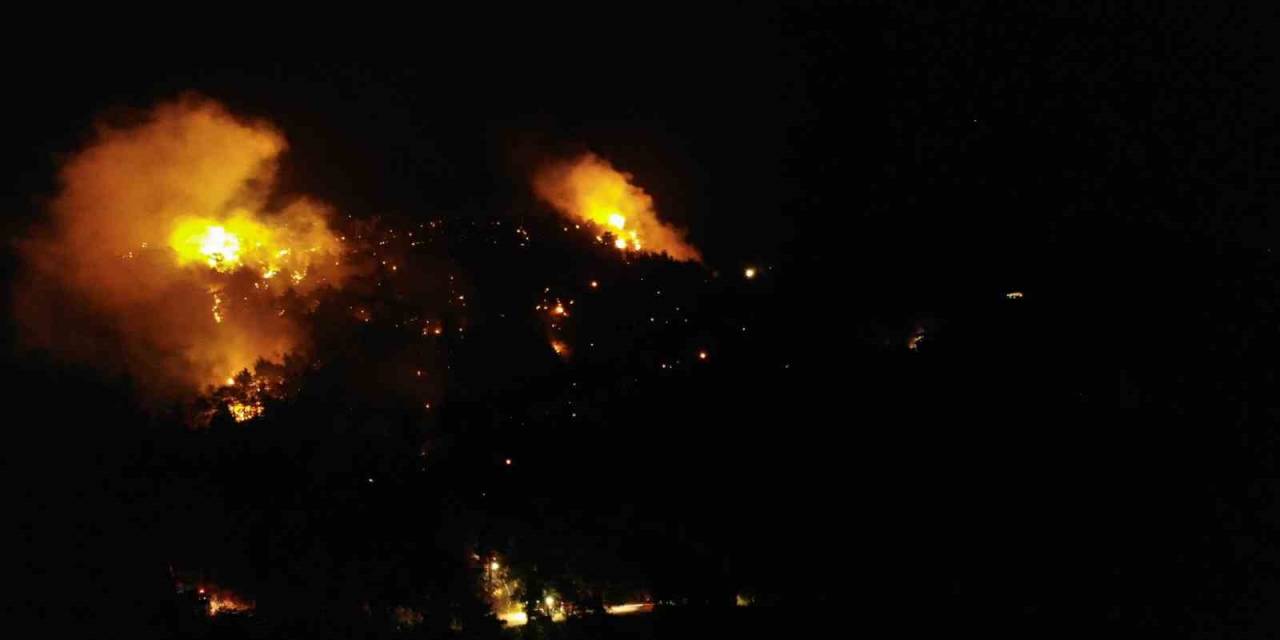 Çanakkale’de Gece Başlayan Orman Yangını Havadan Görüntülendi