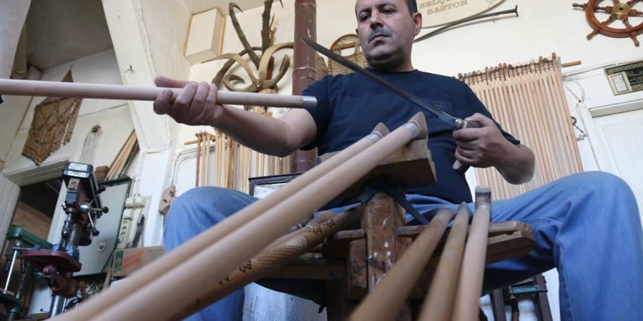 Malazgirt Zaferi Kutlamaları İçin Bin Yıllık Ceviz Ağaçlarından Baston Yapılıyor