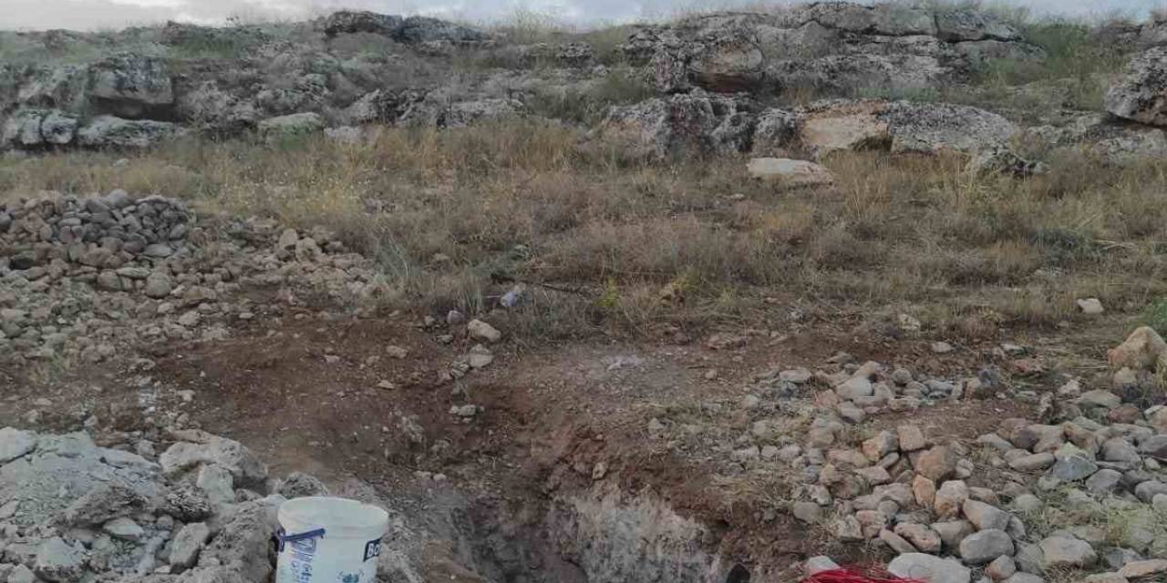 Define İçin Kaçak Kazı Yapan Şahıslar Suçüstü Yakalandı