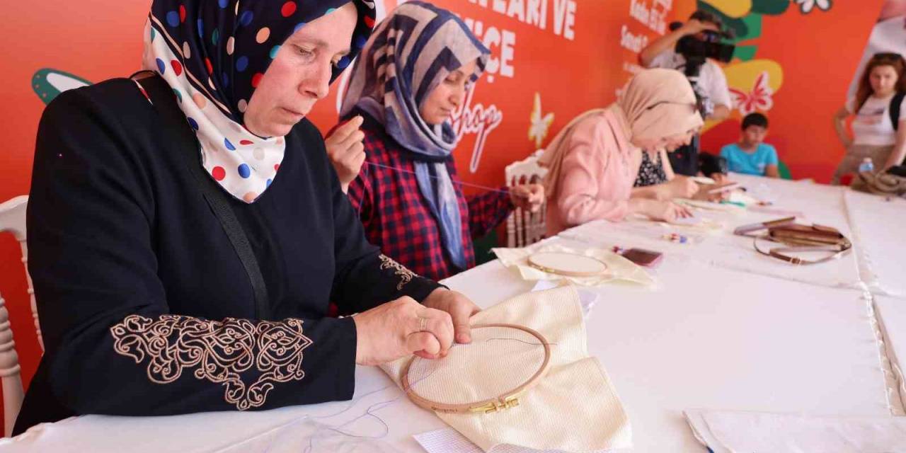 Sultangazi Gelenekten Geleceği Kadın Eli Festivali’nde Kadınların El Emekleri Görücüye Çıktı