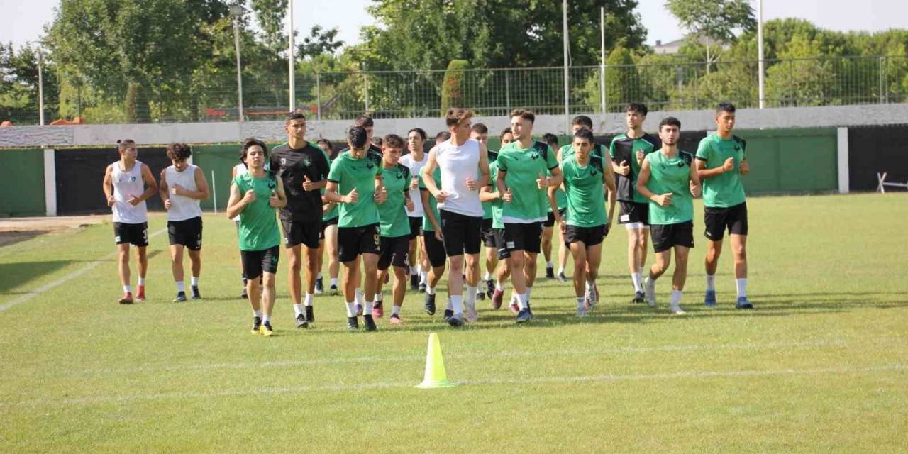 Genç Horozlar Yeni Sezon İçin Sahaya İndi