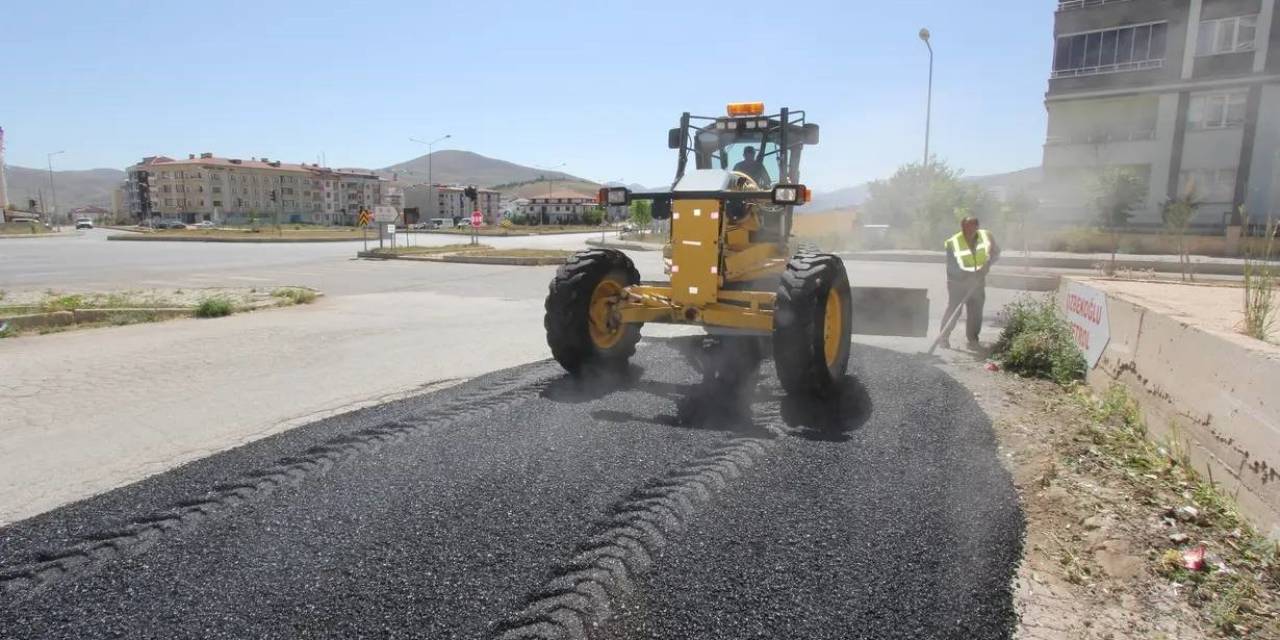 Bayburt Belediyesinin Sıcak Havada Çevre Çalışmaları Hızla Devam Ediyor