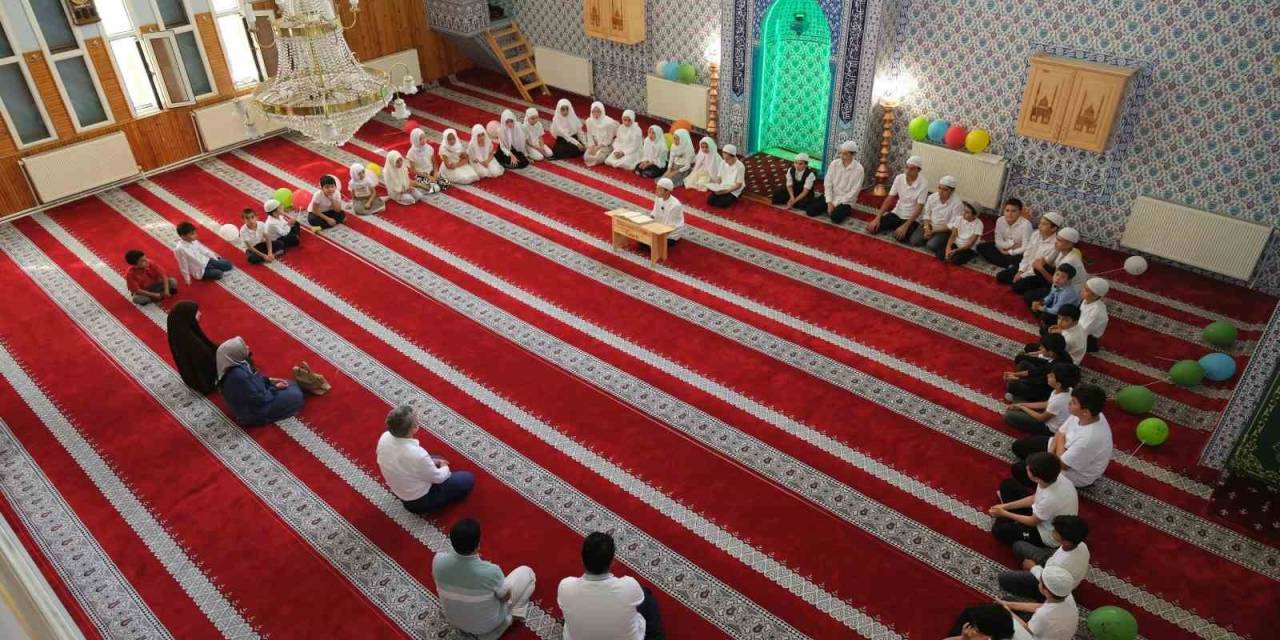 Müftüden Kur’an Kursu Öğrencilerine Aşure İkramı