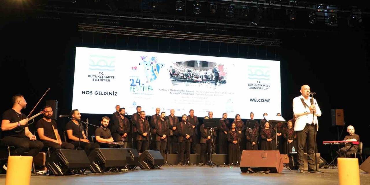 Depremde Yaşamını Yitiren Kktc’li Çocuklar İçin Söyledikleri Şarkı Yüzlerce Dinleyiciyi Hüzne Boğdu