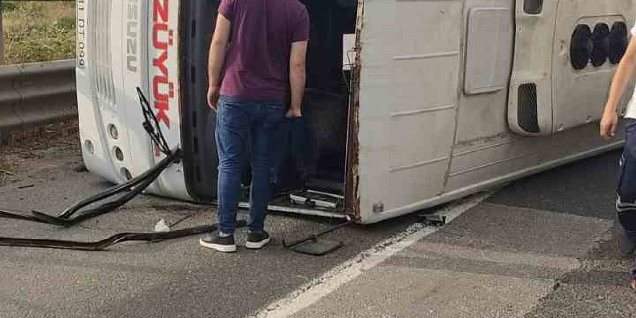 Bilecik’te Otomobil İşçi Servisine Çarptı: 11 Yaralı