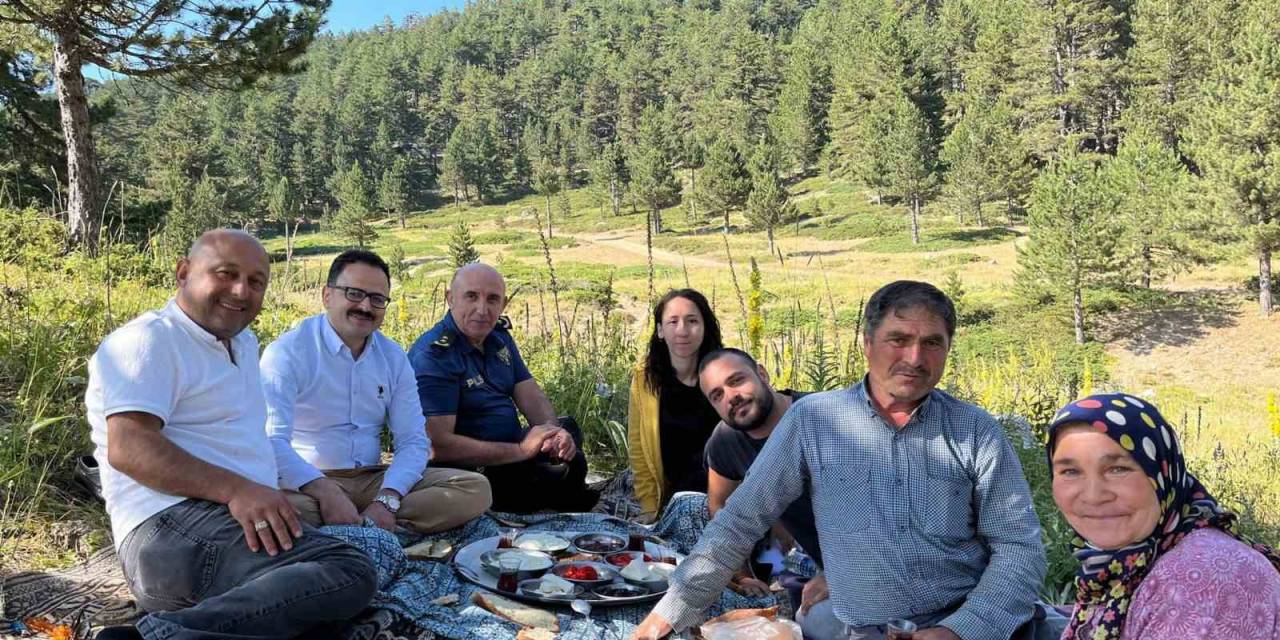 Gediz Kaymakamı Hakan Alkan Vatandaşların Sofrasına Konuk Oldu