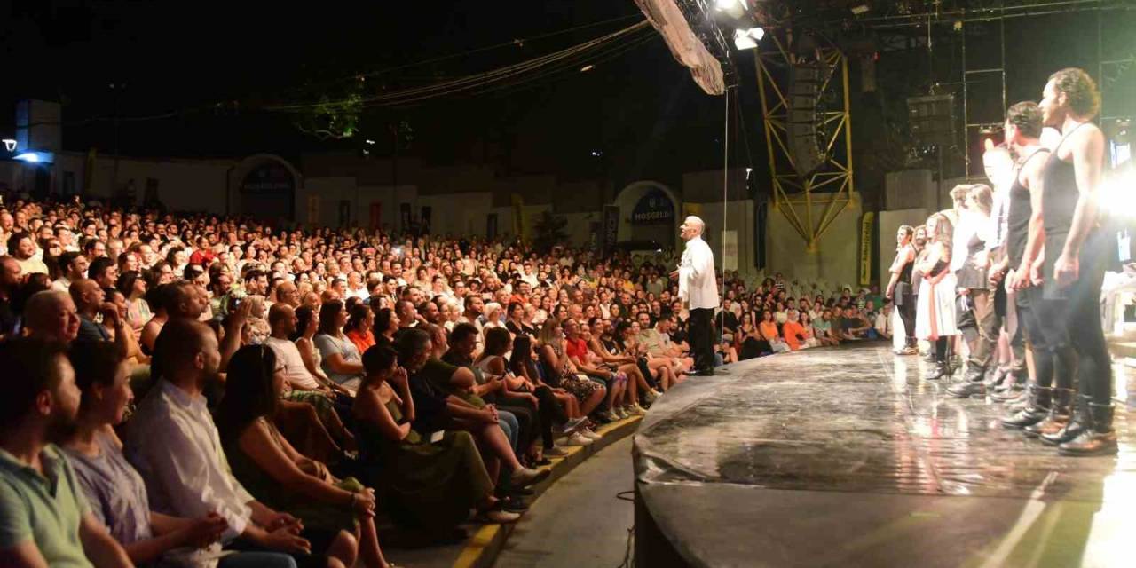 ’richard’ Tiyatro Severlerle Buluştu