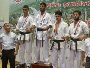 Yıldırımlı Karateciler Madalyaları Topladı