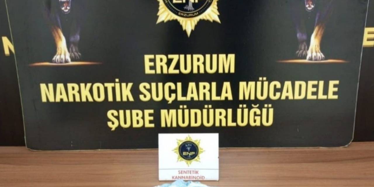 Polisten Kaçan Şüphelinin Yere Attığı Poşetten 160 Gram Bonzai Çıktı