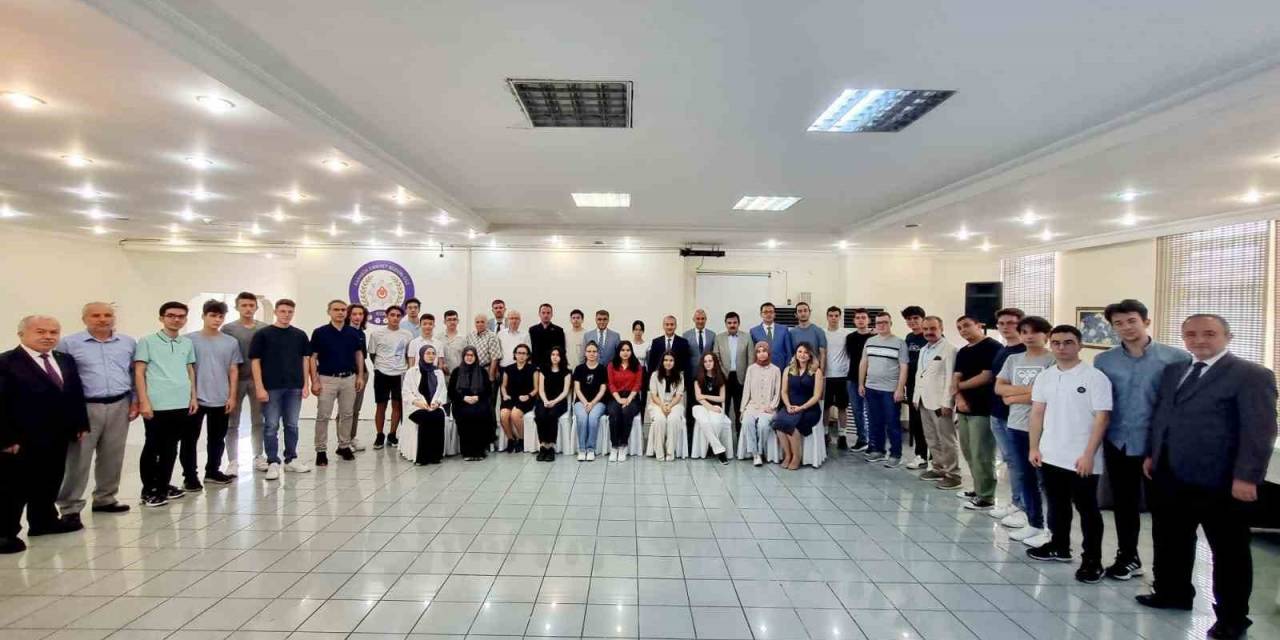 Vali Gürel, Yks Ve Lgs Şampiyonları İle Görüştü