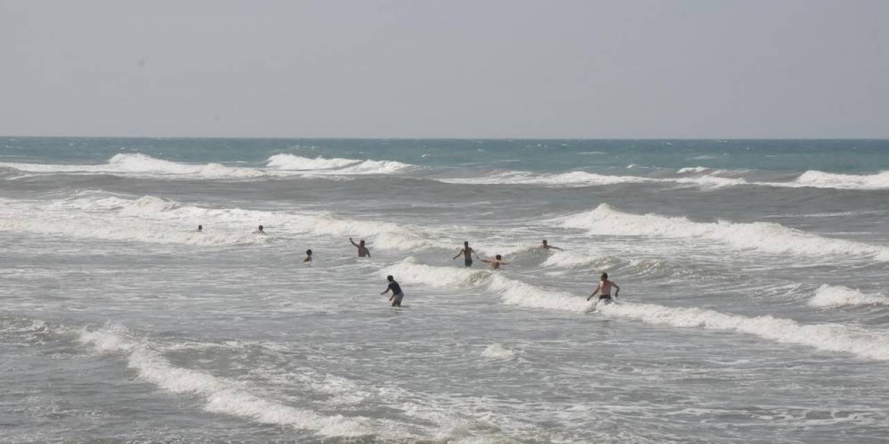 Akçakoca’da Denize Girmek Yasaklandı