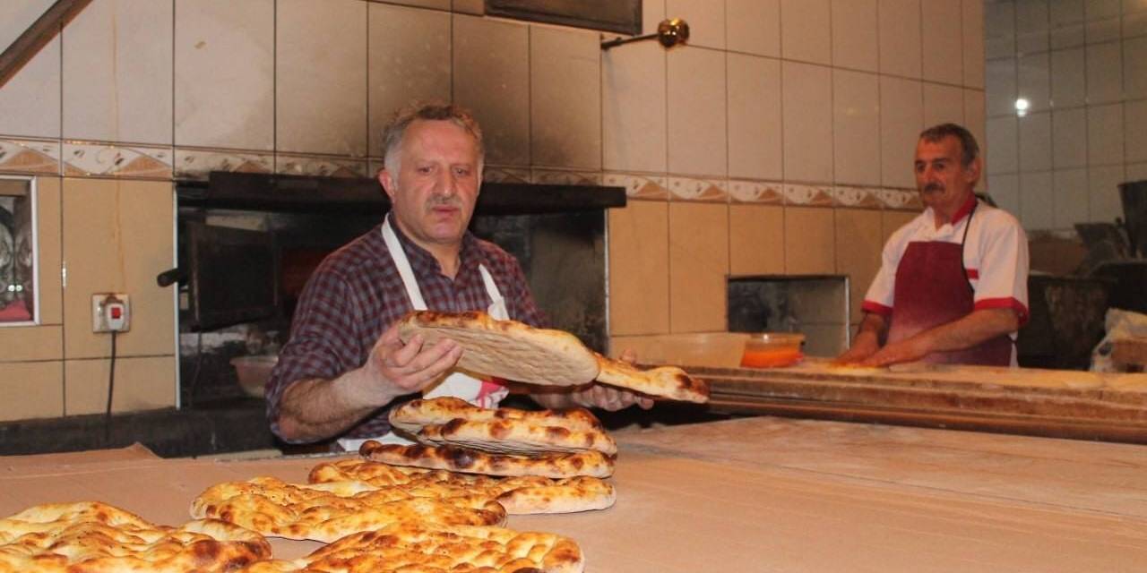 Fırıncıların 200 Derece Ateş Başında Ekmek Mesaisi