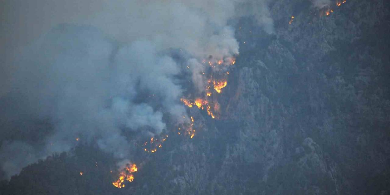 Kemer Belediye Başkanı Topaloğlu: "yangının Kontrolü İçin Bugün Çok Umutluyuz"